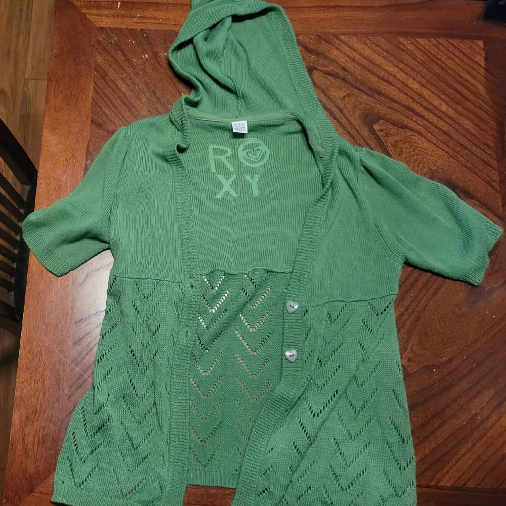 Roxy short sleeved sweater with a hood. It has two heart shaped buttons.
